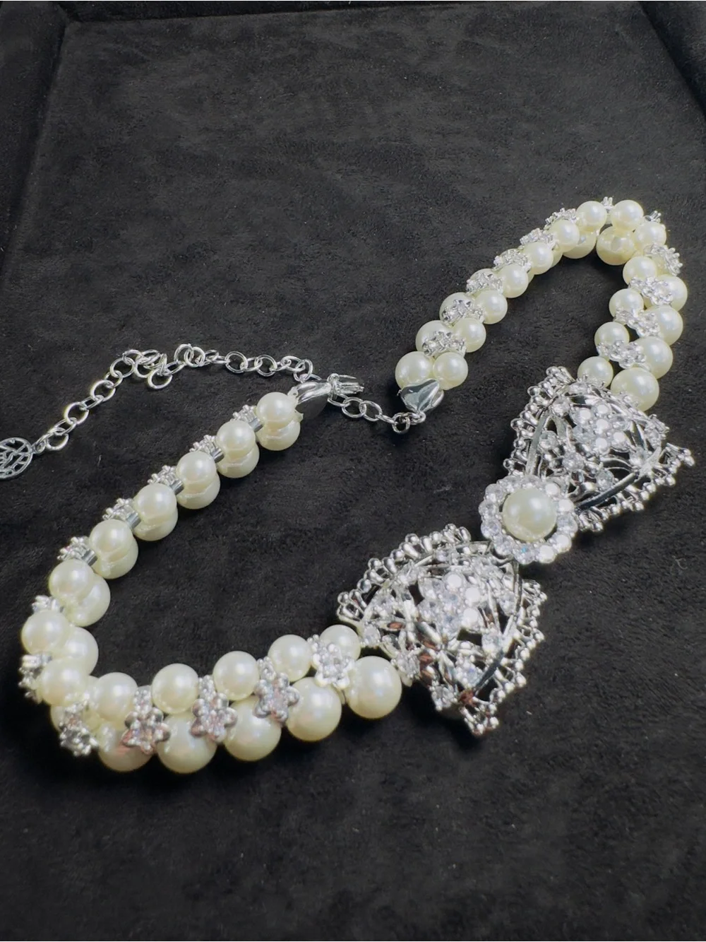 Elegant Pearl Bow Statement Necklace - White